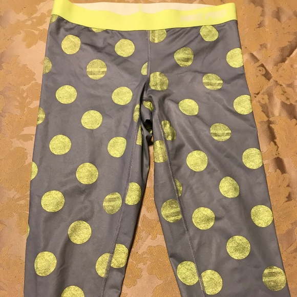 NIke Women's Pro Training Capri - Medium - Picture 1 of 4